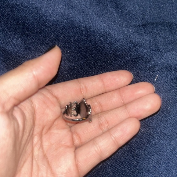 Ring - Picture 2 of 3